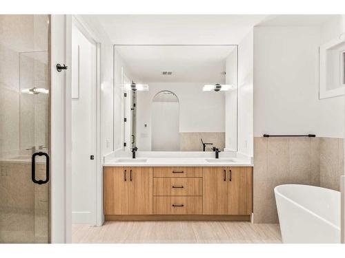 1917 21 Avenue Nw, Calgary, AB - Indoor Photo Showing Bathroom