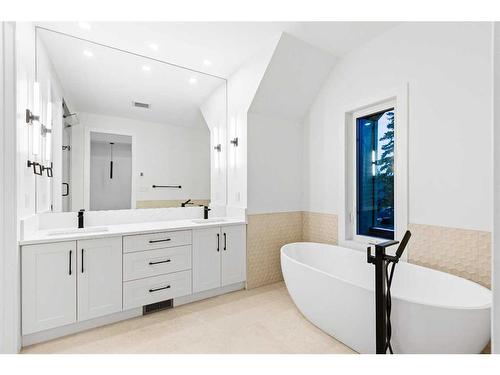 1917 21 Avenue Nw, Calgary, AB - Indoor Photo Showing Bathroom