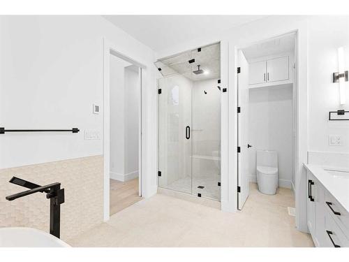 1917 21 Avenue Nw, Calgary, AB - Indoor Photo Showing Bathroom