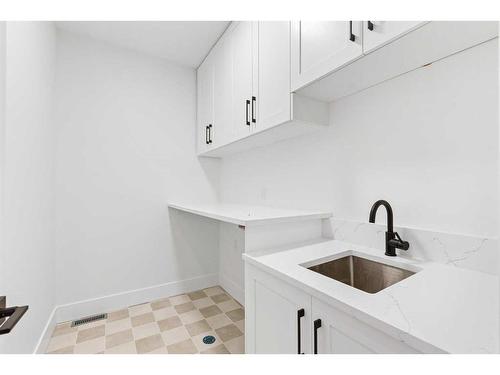 1917 21 Avenue Nw, Calgary, AB - Indoor Photo Showing Kitchen