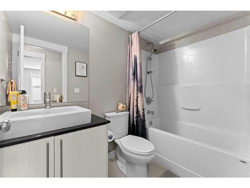 3407-11 Mahogany Row Se, Calgary, AB - Indoor Photo Showing Bathroom