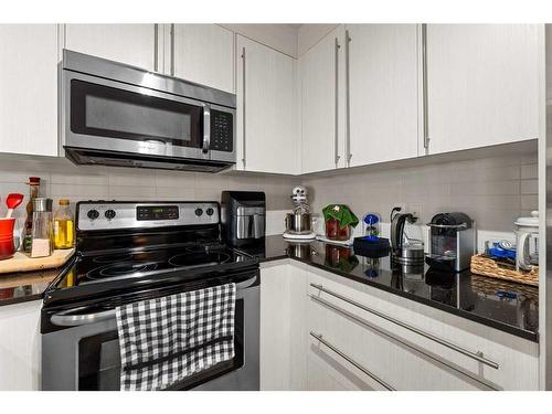 3407-11 Mahogany Row Se, Calgary, AB - Indoor Photo Showing Kitchen