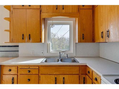 1208 Bellevue Avenue Se, Calgary, AB - Indoor Photo Showing Kitchen With Double Sink