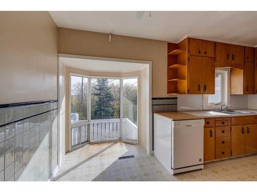 1208 Bellevue Avenue Se, Calgary, AB - Indoor Photo Showing Kitchen With Double Sink