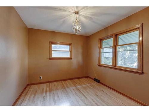 1208 Bellevue Avenue Se, Calgary, AB - Indoor Photo Showing Other Room