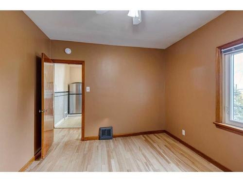 1208 Bellevue Avenue Se, Calgary, AB - Indoor Photo Showing Other Room