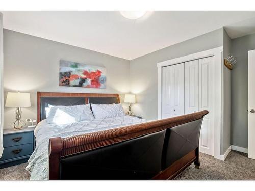 52 Hazelwood Crescent Sw, Calgary, AB - Indoor Photo Showing Bedroom