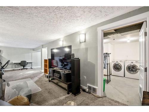 52 Hazelwood Crescent Sw, Calgary, AB - Indoor Photo Showing Laundry Room