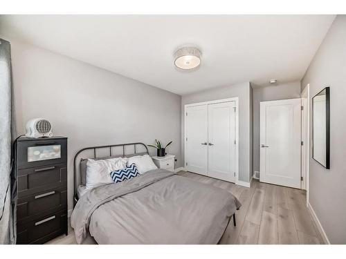 480 West Lakeview Drive, Chestermere, AB - Indoor Photo Showing Bedroom