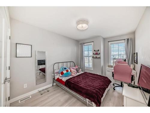 480 West Lakeview Drive, Chestermere, AB - Indoor Photo Showing Bedroom