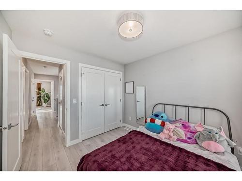 480 West Lakeview Drive, Chestermere, AB - Indoor Photo Showing Bedroom