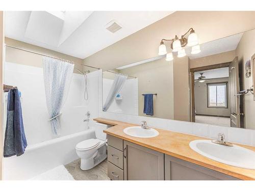 204-52 Mcrae Street, Okotoks, AB - Indoor Photo Showing Bathroom