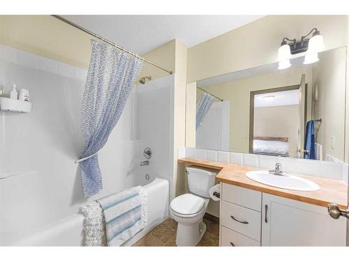 204-52 Mcrae Street, Okotoks, AB - Indoor Photo Showing Bathroom