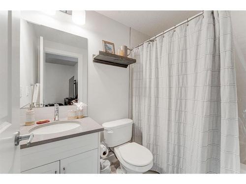 112 Fireside Crescent, Cochrane, AB - Indoor Photo Showing Bathroom