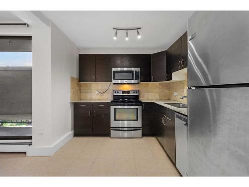 220-519 17 Avenue Sw, Calgary, AB - Indoor Photo Showing Kitchen With Stainless Steel Kitchen With Double Sink