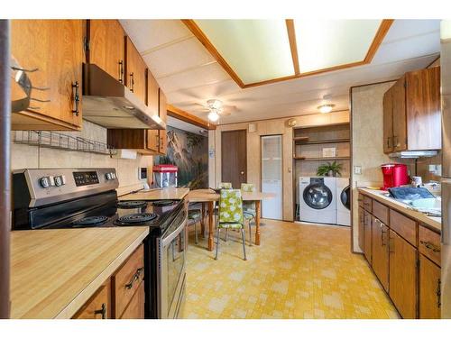 260 Spring Haven Court South, Airdrie, AB - Indoor Photo Showing Kitchen