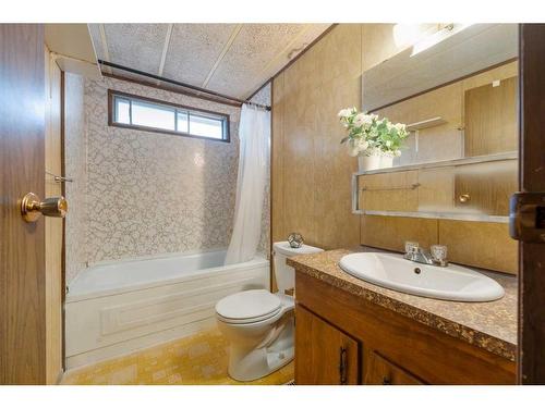 260 Spring Haven Court South, Airdrie, AB - Indoor Photo Showing Bathroom