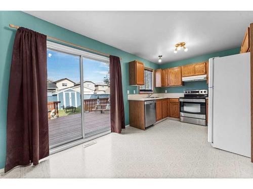 278 Martindale Boulevard Ne, Calgary, AB - Indoor Photo Showing Kitchen