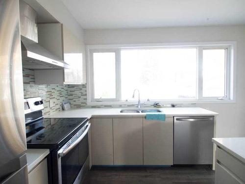 932 43 Street Sw, Calgary, AB - Indoor Photo Showing Kitchen With Double Sink