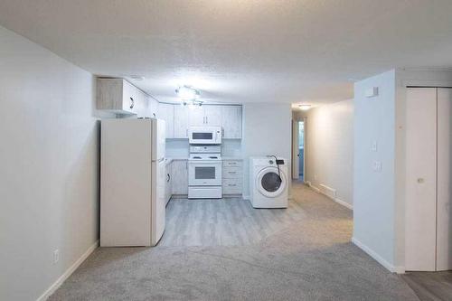 932 43 Street Sw, Calgary, AB - Indoor Photo Showing Laundry Room