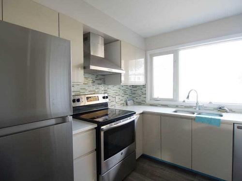 932 43 Street Sw, Calgary, AB - Indoor Photo Showing Kitchen With Double Sink