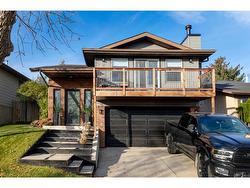 43 Berkshire Road NW Calgary, AB T3K 2A2