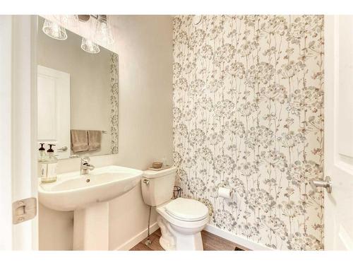 47 Magnolia Way Se, Calgary, AB - Indoor Photo Showing Bathroom