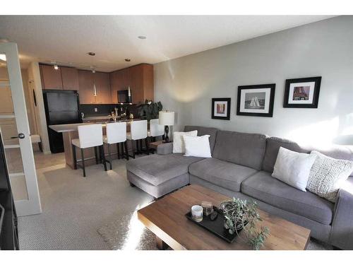 312-5115 Richard Road Sw, Calgary, AB - Indoor Photo Showing Living Room