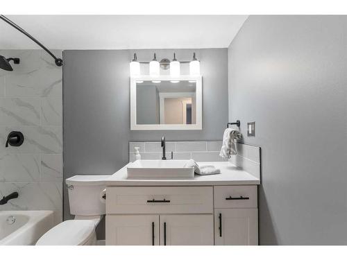 514-9800 Horton Road Sw, Calgary, AB - Indoor Photo Showing Bathroom