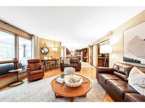 123 Woodhaven Bay Sw, Calgary, AB - Indoor Photo Showing Living Room