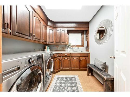 123 Woodhaven Bay Sw, Calgary, AB - Indoor Photo Showing Laundry Room