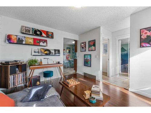 113 30 Avenue Nw, Calgary, AB - Indoor