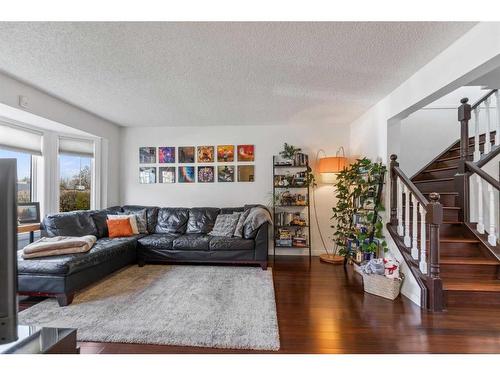 113 30 Avenue Nw, Calgary, AB - Indoor Photo Showing Living Room