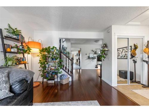 113 30 Avenue Nw, Calgary, AB - Indoor