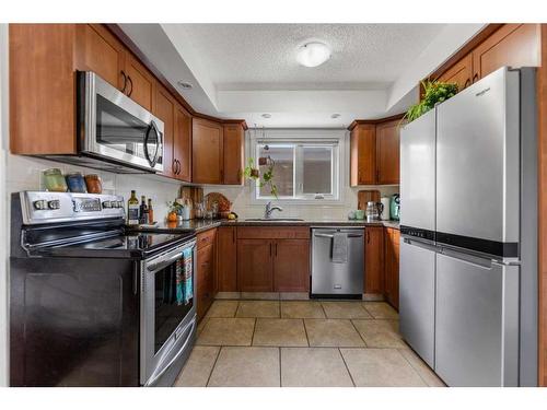 113 30 Avenue Nw, Calgary, AB - Indoor Photo Showing Kitchen