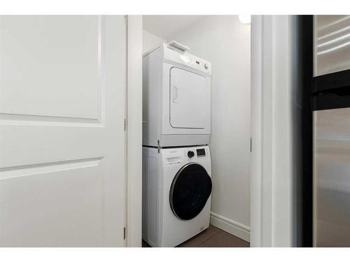 1501-910 5 Avenue Sw, Calgary, AB - Indoor Photo Showing Laundry Room