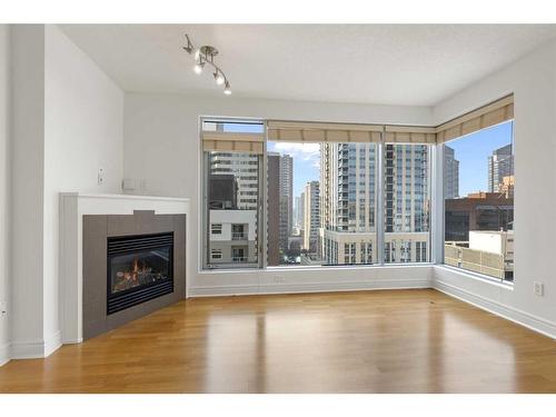 1501-910 5 Avenue Sw, Calgary, AB - Indoor Photo Showing Living Room With Fireplace