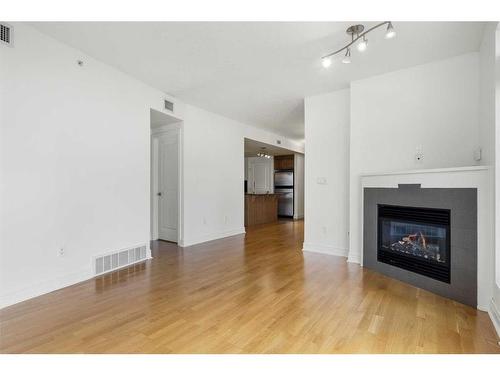 1501-910 5 Avenue Sw, Calgary, AB - Indoor Photo Showing Living Room With Fireplace