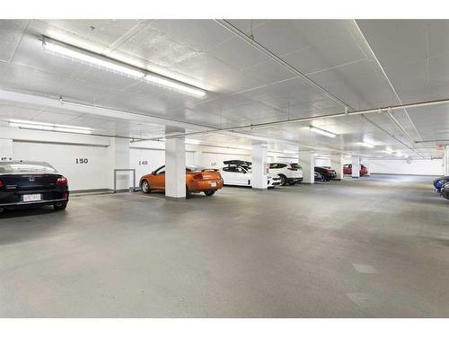 1501-910 5 Avenue Sw, Calgary, AB - Indoor Photo Showing Garage