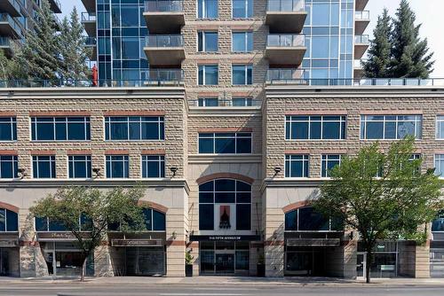 1501-910 5 Avenue Sw, Calgary, AB - Outdoor With Balcony With Facade