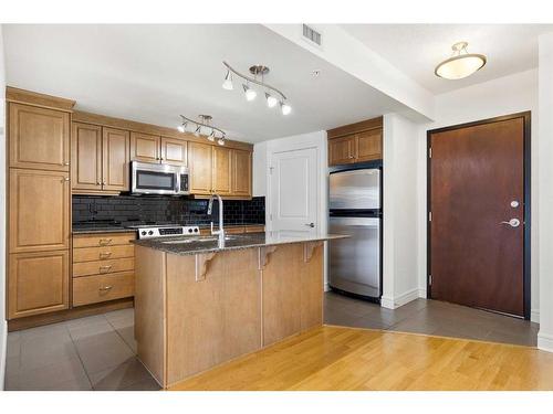 1501-910 5 Avenue Sw, Calgary, AB - Indoor Photo Showing Kitchen