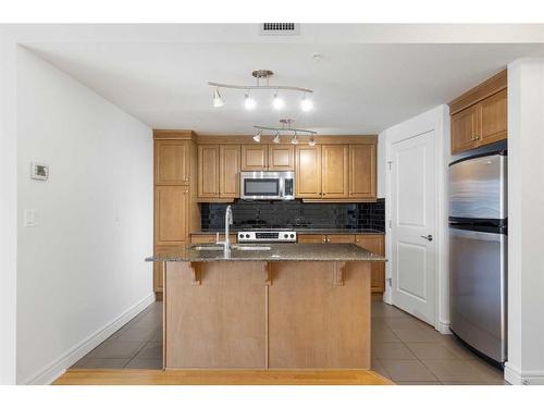 1501-910 5 Avenue Sw, Calgary, AB - Indoor Photo Showing Kitchen