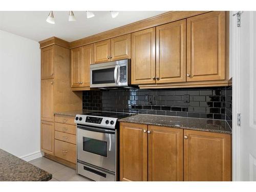 1501-910 5 Avenue Sw, Calgary, AB - Indoor Photo Showing Kitchen