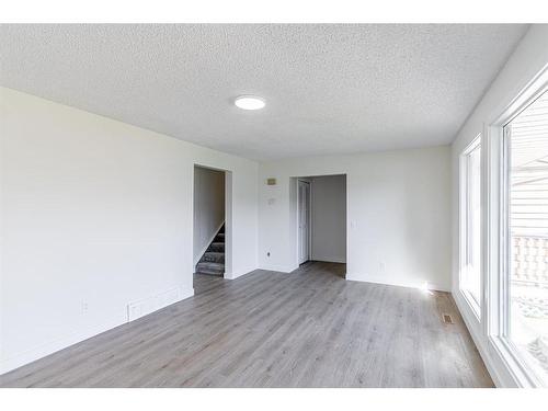 728 Aboyne Way Ne, Calgary, AB - Indoor Photo Showing Other Room