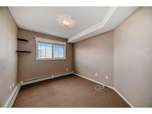 1104-10 Prestwick Bay Se, Calgary, AB - Indoor Photo Showing Other Room