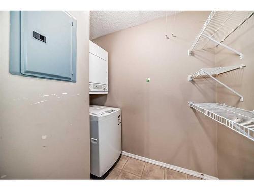 1104-10 Prestwick Bay Se, Calgary, AB - Indoor Photo Showing Laundry Room