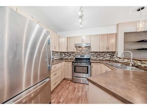 1104-10 Prestwick Bay Se, Calgary, AB - Indoor Photo Showing Kitchen With Double Sink With Upgraded Kitchen