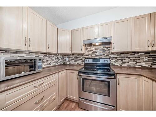 1104-10 Prestwick Bay Se, Calgary, AB - Indoor Photo Showing Kitchen