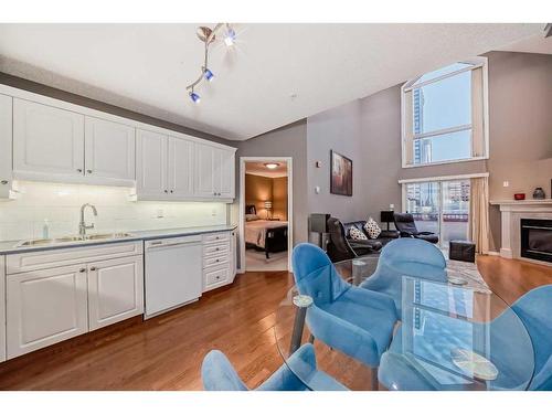 514-777 3 Avenue Sw, Calgary, AB - Indoor With Fireplace