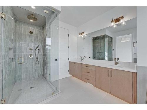 1143 Richland Road Ne, Calgary, AB - Indoor Photo Showing Bathroom